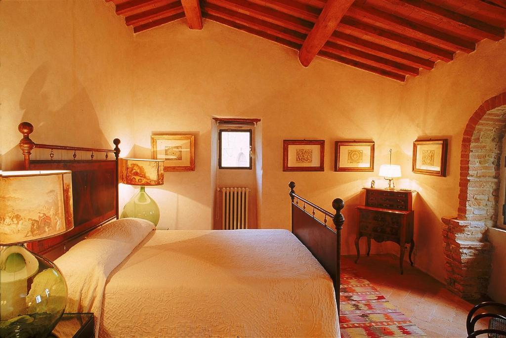 Вилла Castello Di Bibbione Сан-Кашиано-ин-Валь-ди-Пеза Номер фото